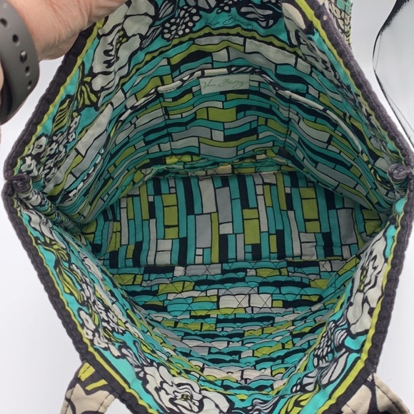 Vera Bradley large shoulder bag/ tote. Great for weekend or beach. - Picture 3 of 7
